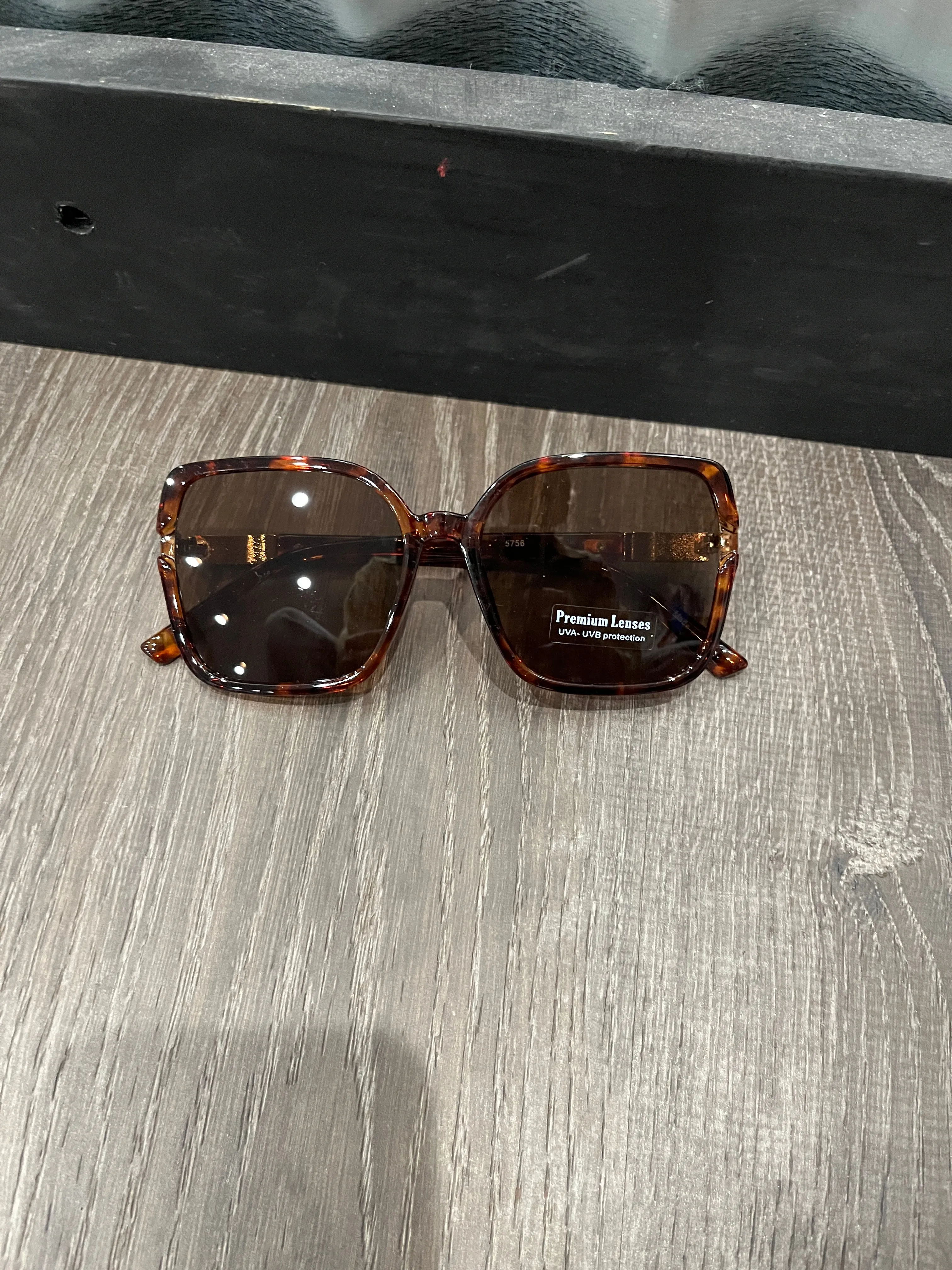 Thin Square Shaped Sunnies